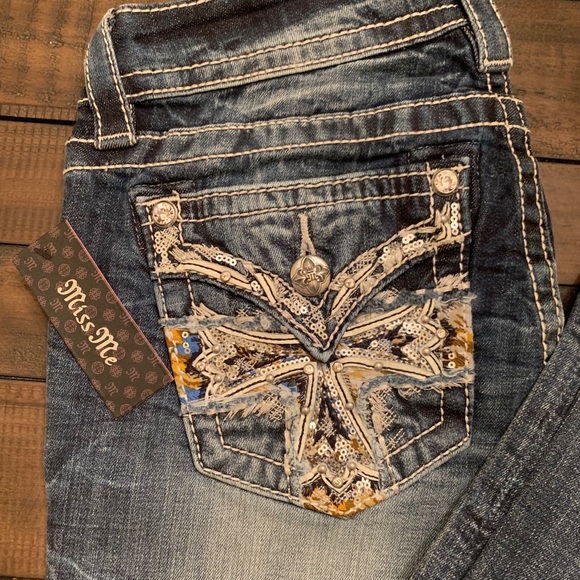 Miss Me Mid Rise Jeans - Picture 5 of 5